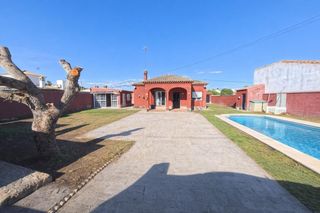 Xalet  Camino camino verbena. Chalet con piscina a 5 minutos de la playa