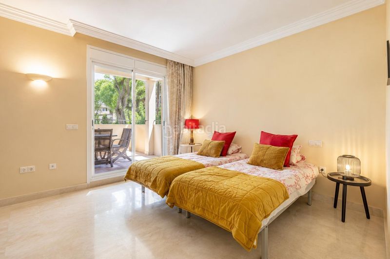 Foto 6c045e5d-3e15-4467-9679-9430ae5c59e3. Apartament amb calefacció aparcament piscina a Los Naranjos Marbella