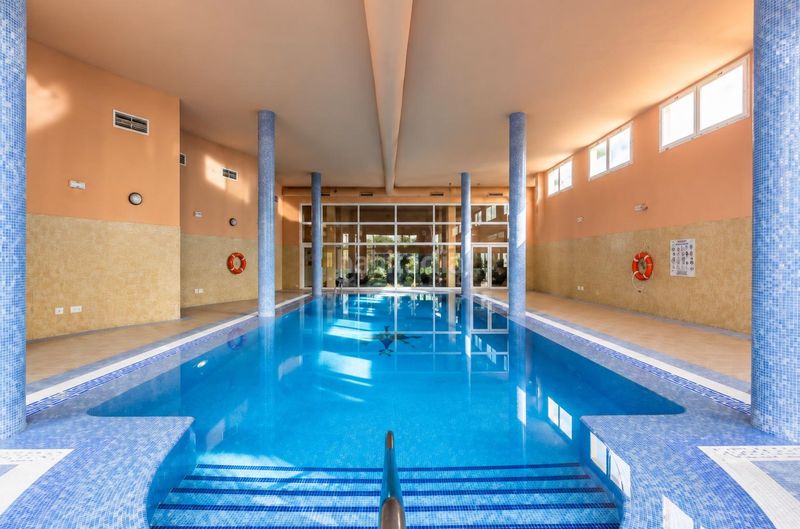 Foto 70f2f156-113c-4860-9449-d171ae9784c2. Apartament amb calefacció aparcament piscina a Los Naranjos Marbella