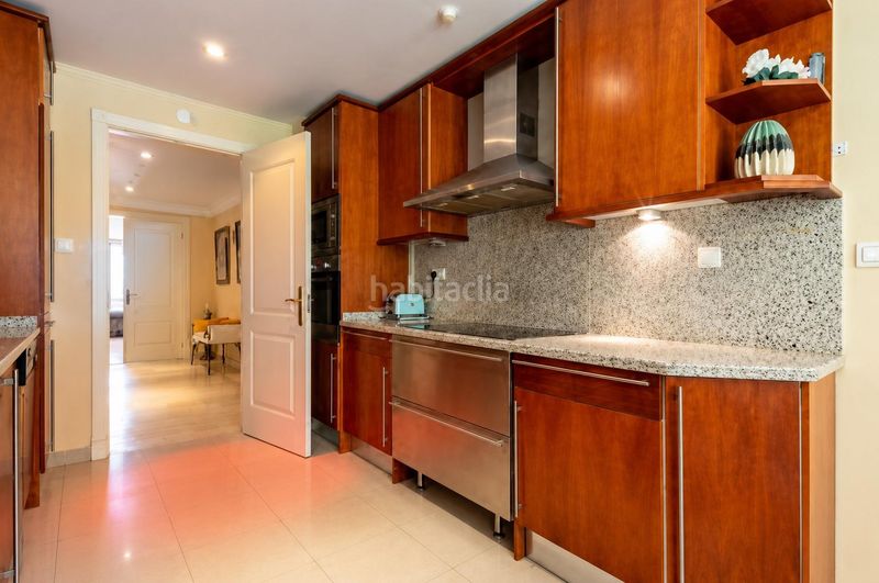 Foto 98e091d7-7576-43c3-87cc-a1a5e1efeaf9. Apartament amb calefacció aparcament piscina a Los Naranjos Marbella