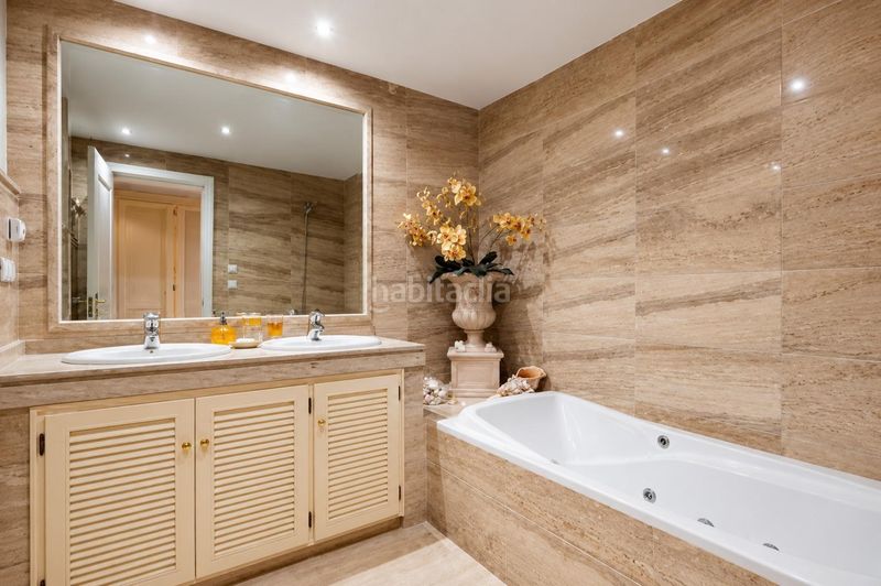 Foto 9ed2f3c6-5c64-4671-9951-0e137a71b016. Apartament amb calefacció aparcament piscina a Los Naranjos Marbella