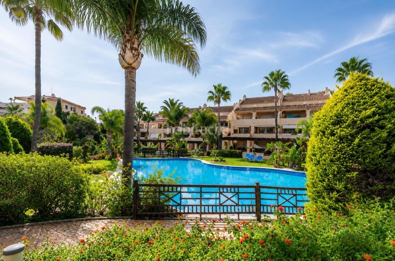 Foto d09f62c0-b3d7-4777-b148-5cd19c524471. Apartament amb calefacció aparcament piscina a Los Naranjos Marbella