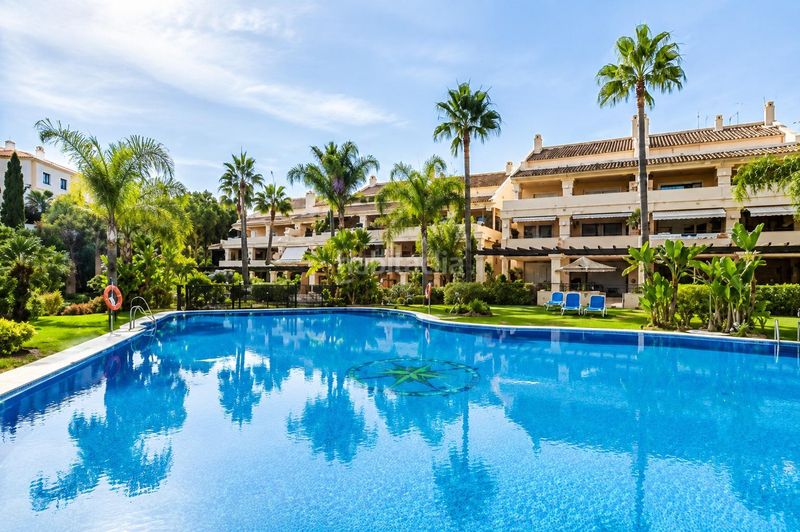 Foto db97dba8-251d-413b-b2cb-bc12a29ff60c. Apartament amb calefacció aparcament piscina a Los Naranjos Marbella