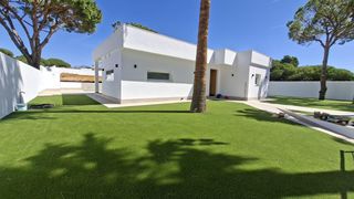 Chalet  Camino camino peñuela. Chalet con piscina privada en pinar de los franceses  chiclana d