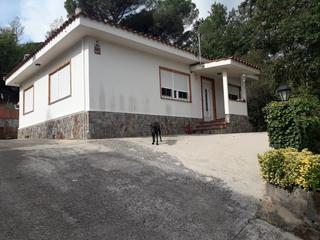 Casa  Carrer ramon i cajal. Casa unifamiliar con jardn