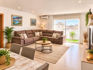 Pis  Carrer frança. Vivienda muy amplia con una estudio independiente