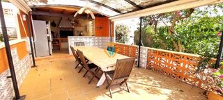 Casa pareada en Coloma. Fantástico y completo chalet cerca de servicios con parcela priv