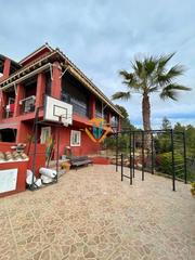 Xalet a La Nucia Pueblo. Chalet independiente en la nucia pueblo!!