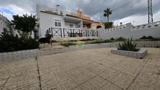 Casa aparellada a Coloma. Pareado con amplia parcela a 800m de la plaza del sol!!
