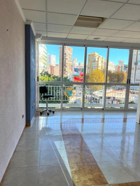 Foto 1cb3051e-763a-470b-aad8-e5fec3aa8a1e. Piso  en 2 linea de Playa Levante con vistas a la plaza triaungular!!! en Benidorm