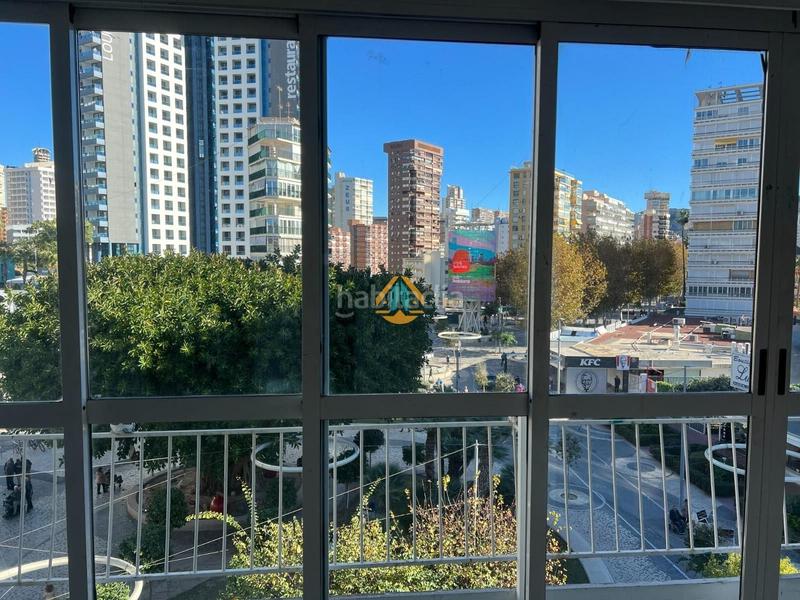 Foto 404c8cbb-4e40-4af6-9806-caa84b116285. Piso  en 2 linea de Playa Levante con vistas a la plaza triaungular!!! en Benidorm