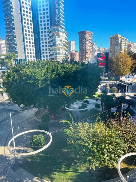 Foto 86b35495-b998-45c1-8cb0-b9dfcc9e2413. Piso  en 2 linea de Playa Levante con vistas a la plaza triaungular!!! en Benidorm