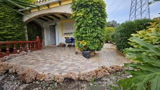 Casa a Polop. Bungalow de esquina con acceso directo a la piscina comunitaria!