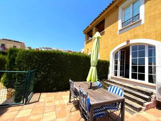 Casa adossada a Golf Bahía. Vive la experiencia de la costa blanca desde tu propio hogar en
