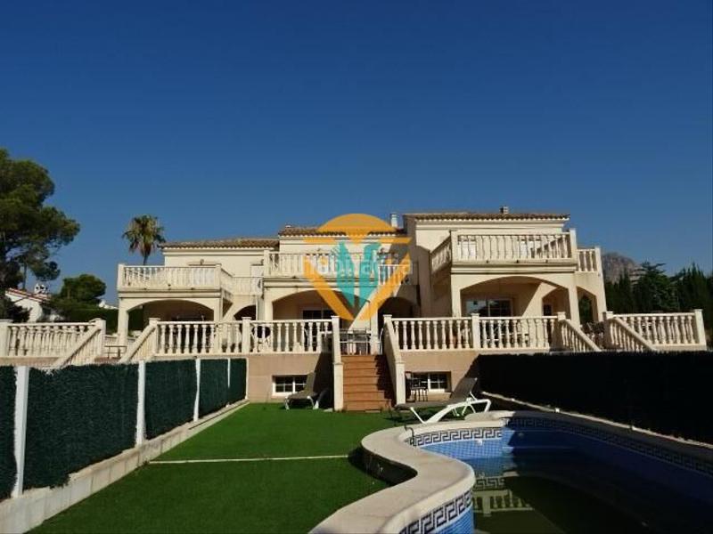Foto 93b3fc53-6874-43b4-b6fe-2c073fc726eb. Casa pareada amplio pareado en excelente ubicación en Nucia (la)