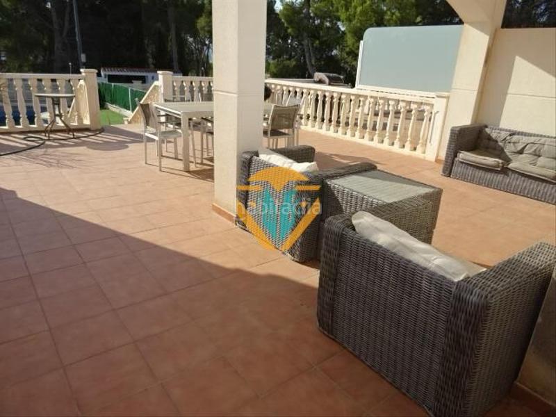 Foto c6a6f2c7-b6ea-4c33-95ca-9fb9486aaed8. Casa pareada amplio pareado en excelente ubicación en Nucia (la)