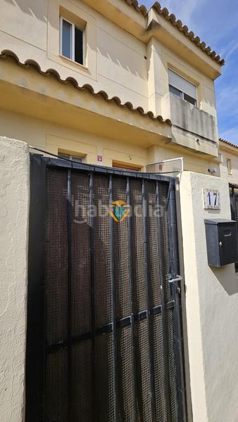 Foto 9071cfa0-7ea3-4d06-ad49-06724a8d300b. Casa adosada amplio adosado en urbanización, ideal para familias en Polop
