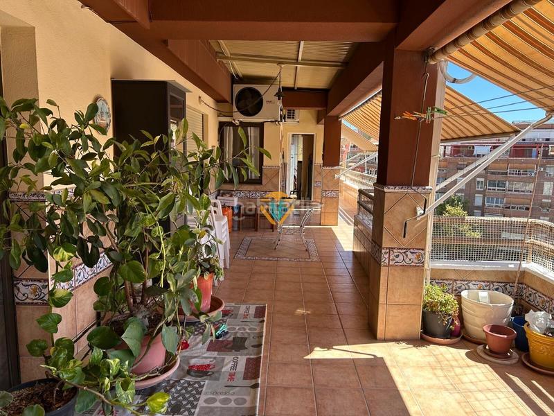 Foto f549d8bf-8559-4f8d-8341-0637064e67be. Dachwohnung mit parking in Colonia Madrid Benidorm