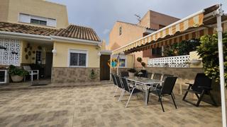 Casa bifamiliare in Barranco Hondo. Encantador pareado en la nucía con dos amplias terrazas!