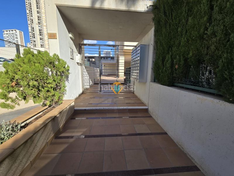 Foto 76b75beb-edbe-4543-a875-faf50503b364. Apartament amb calefacció aparcament piscina a Via Parque Benidorm