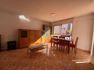 Etagenwohnung in Levante Alto. Amplio piso en benidorm con piscina y garaje!