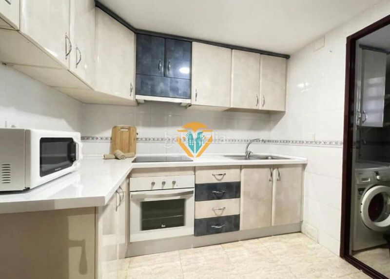 Foto 27cde7af-e85b-4fb3-8956-cfb92ead0a2e. Apartament amb piscina a Playa Poniente Benidorm