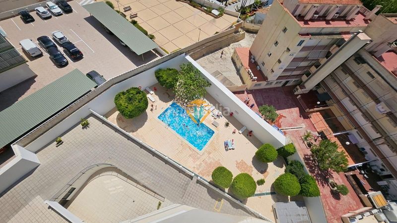 Foto 6bb26833-48d6-42d5-8917-ab6d7a747f75. Apartament amb aparcament piscina a Playa Levante Benidorm