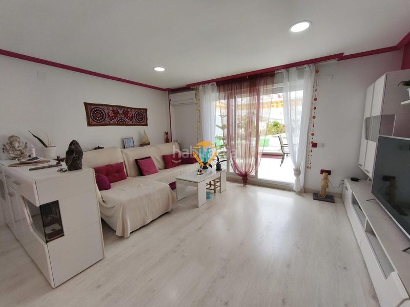 Foto 11b43dd9-9e41-45cd-a109-08923c428ccc. Casa adossada amb aparcament piscina a Playa Poniente Benidorm