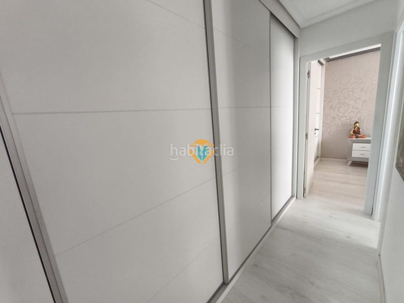 Foto 279c27a8-64b7-4375-a917-86dd41bc0db2. Casa adossada amb aparcament piscina a Playa Poniente Benidorm