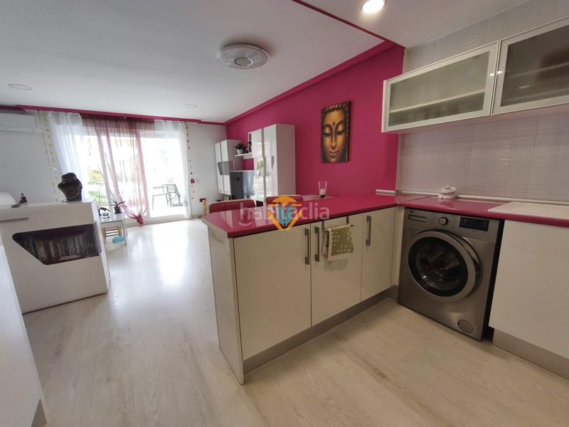 Foto 35d46e70-9f27-40d4-b5dd-cd1341ca7d26. Casa adossada amb aparcament piscina a Playa Poniente Benidorm