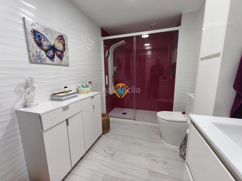 Foto 4309c321-ad06-4d6d-a451-79b1c5b50914. Casa adossada amb aparcament piscina a Playa Poniente Benidorm