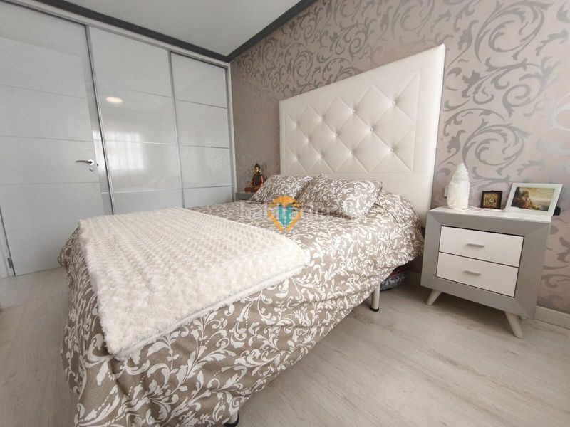 Foto 816eec3e-e4cf-43f0-a7dd-7467e27c6b56. Casa adossada amb aparcament piscina a Playa Poniente Benidorm