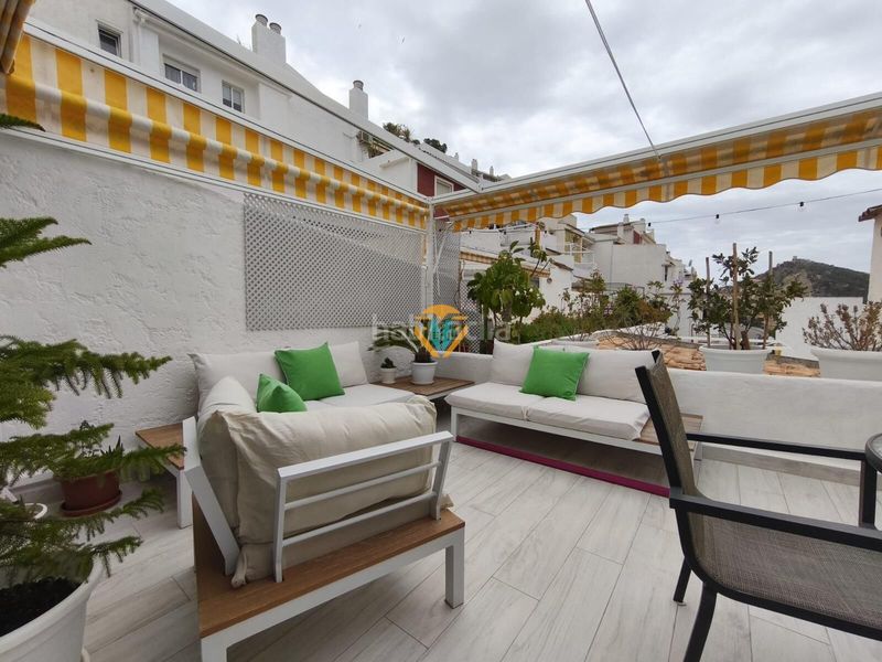 Foto c1659da4-b504-4a88-9419-d047a58f61b8. Casa adossada amb aparcament piscina a Playa Poniente Benidorm