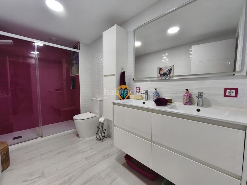 Foto cb4b1ab5-05ba-4870-aac7-0bc8fb2998f3. Casa adossada amb aparcament piscina a Playa Poniente Benidorm