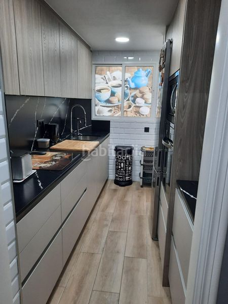 Foto 4a05cbe9-0894-44fa-8cd6-357c474ad7d0. Apartament amb aparcament a Colonia Madrid Benidorm