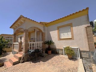 Reihenhaus in La Alberca. Venta exclusiva! chalet de una planta en la alberca con amplio j