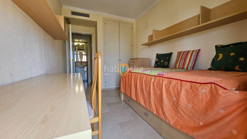 Foto 8faff10d-b17e-48b3-8df9-1e8bfffef3e1. Apartament amb aparcament piscina a Via Parque Benidorm