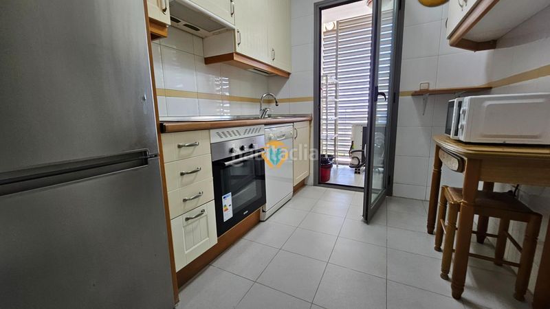 Foto b005b7f3-6607-4bf2-ac08-5a5d028f4b39. Apartament amb aparcament piscina a Via Parque Benidorm