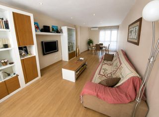 Apartment in Colonia Madrid. Amplio piso de 3 dormitorios reformado y con piscina en colonia