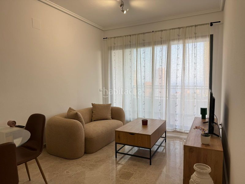 Foto 323cd020-cc69-4bd2-979d-9c09a4453f22. Apartament amb aparcament piscina a Via Parque Benidorm