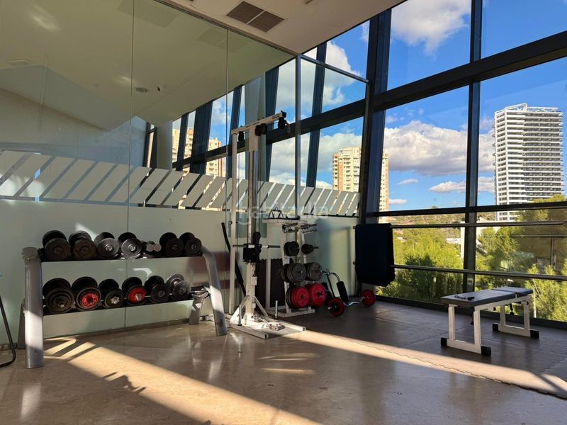 Foto 5595f906-fe8c-49c2-920e-448d6b45b105. Apartament amb aparcament piscina a Via Parque Benidorm