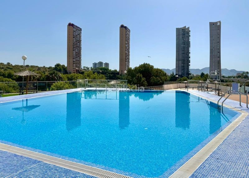 Foto c2c4b14d-4e18-45f9-b51c-bfcd32119f33. Apartament amb aparcament piscina a Via Parque Benidorm
