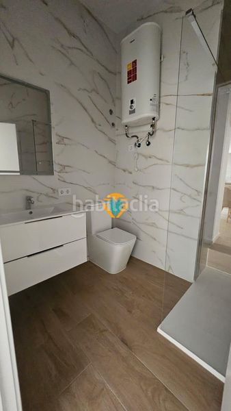 Foto a2446c88-30e4-4e1f-9a53-7655c4645941. Planta baixa amb aparcament piscina a Playa Poniente Benidorm