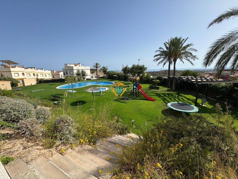 Foto a7be0623-692d-415b-9972-85e06f11d523. Casa adossada amb aparcament piscina a balcón de Finestrat-terra marina Finestrat