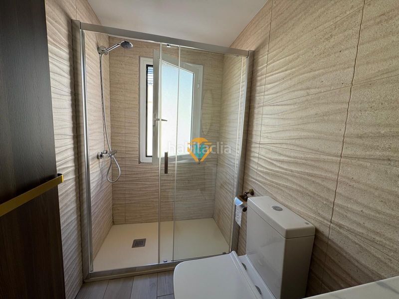 Foto cd3ebd65-c941-4c36-9055-f24c5d01d0b5. Casa adossada amb aparcament piscina a balcón de Finestrat-terra marina Finestrat
