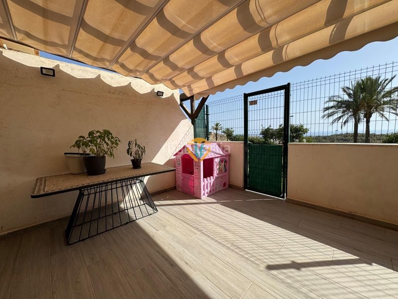 Foto fc5a267d-6207-4ba7-a854-29cd2d78bfd8. Casa adossada amb aparcament piscina a balcón de Finestrat-terra marina Finestrat