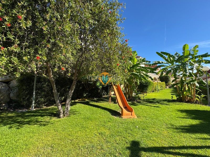 Foto e2d2a696-4f74-4175-8a5b-ae324383b6b6. Xalet amb aparcament piscina a balcón de Finestrat-terra marina Finestrat