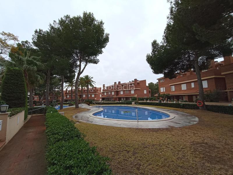 Foto ec52b565-fa48-423b-aa08-77da53dbe3ed. Casa aparellada amb calefacció aparcament piscina a Tarragona