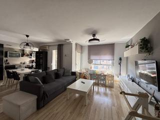 Duplex in Sant Pere i Sant Pau. Violant dhongria, frente mercadona