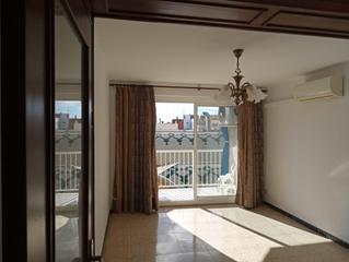 Pis a Eixample. Frente a mercat central